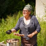 С дымком, соком и душой: Секреты цыганского застолья под открытым небом